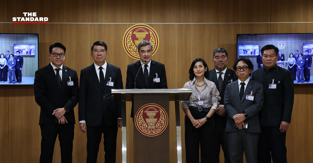 อภิสิทธิ์ เวชชาชีวะ แถลงข่าวการยื่นร่างแก้ไขรัฐธรรมนูญ
