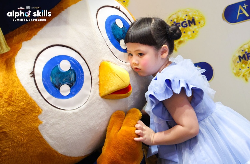 น้องเกล แอบิเกล รังษีสิงห์พิพัฒน์ และคุณแม่ชมพู่ อารยา อัลเบอร์ต้า ฮาร์เก็ต ในงาน Alpha Skills Summit 2026 1