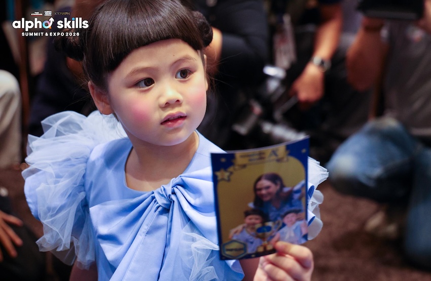 น้องเกล แอบิเกล รังษีสิงห์พิพัฒน์ และคุณแม่ชมพู่ อารยา อัลเบอร์ต้า ฮาร์เก็ต ในงาน Alpha Skills Summit 2026 15