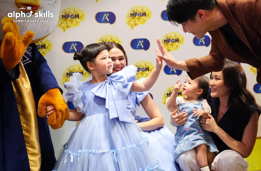 น้องเกล แอบิเกล รังษีสิงห์พิพัฒน์ และคุณแม่ชมพู่ อารยา อัลเบอร์ต้า ฮาร์เก็ต ในงาน Alpha Skills Summit 2026 2