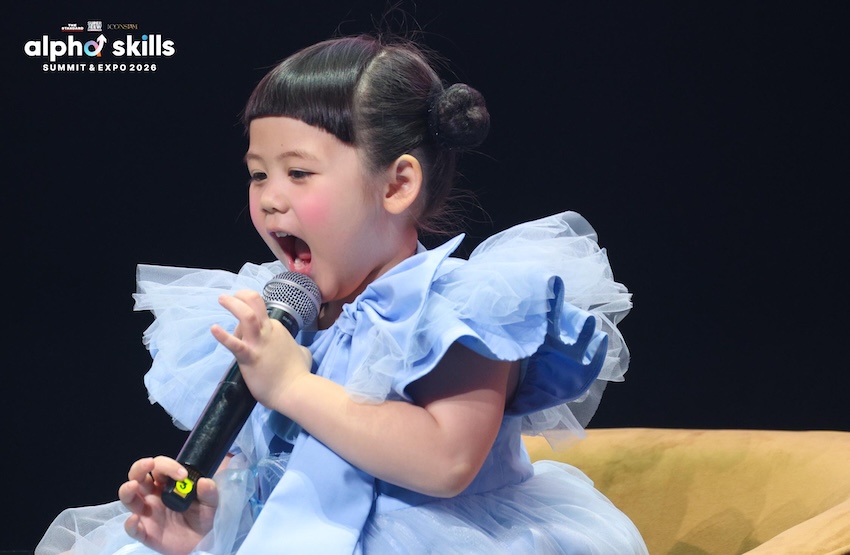 น้องเกล แอบิเกล รังษีสิงห์พิพัฒน์ และคุณแม่ชมพู่ อารยา อัลเบอร์ต้า ฮาร์เก็ต ในงาน Alpha Skills Summit 2026 6