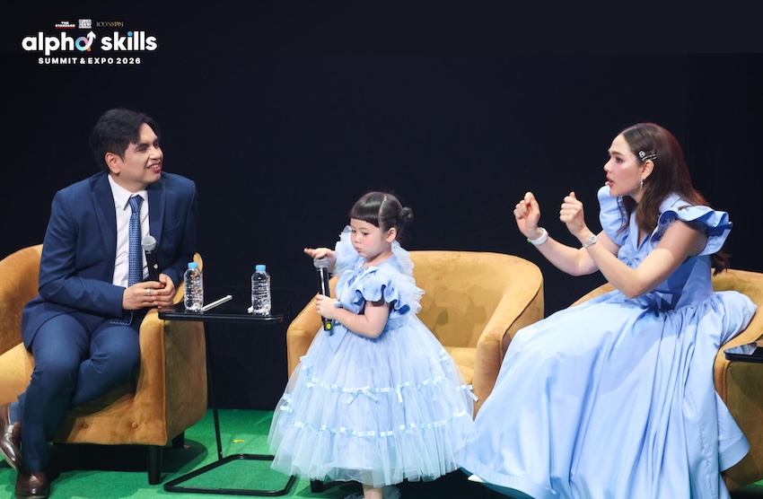 น้องเกล แอบิเกล รังษีสิงห์พิพัฒน์ และคุณแม่ชมพู่ อารยา อัลเบอร์ต้า ฮาร์เก็ต ในงาน Alpha Skills Summit 2026 8