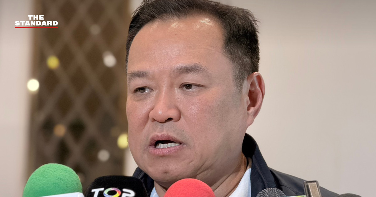อนุทิน ชาญวีรกูล ให้สัมภาษณ์สื่อมวลชน