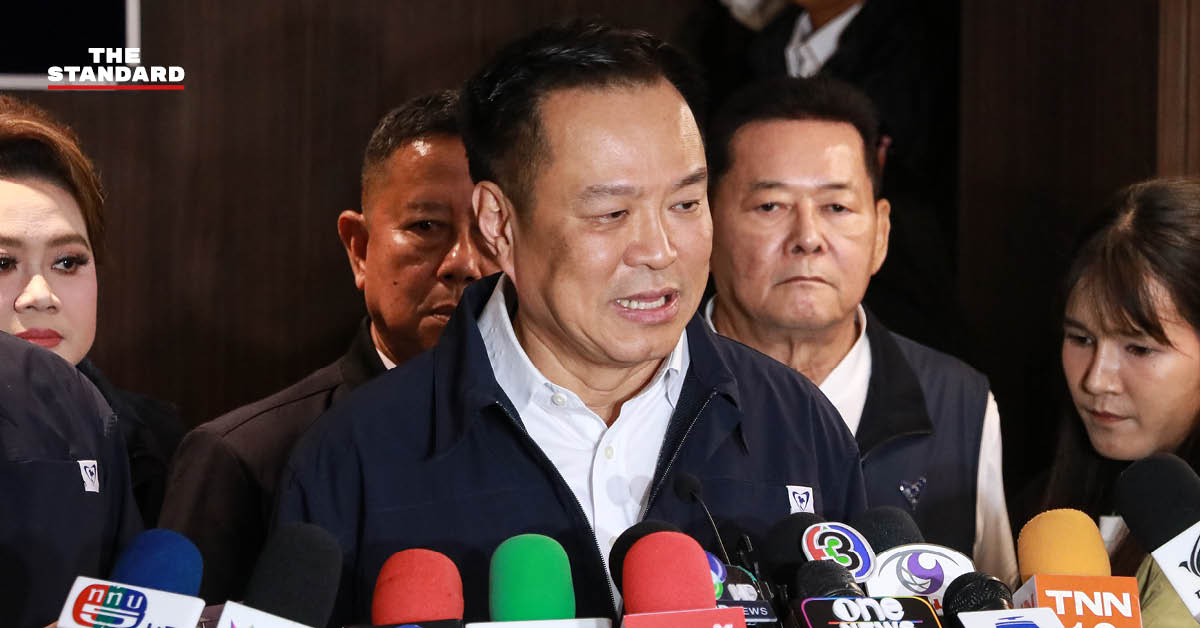 อนุทิน ชาญวีรกูล นายกรัฐมนตรี ให้สัมภาษณ์สื่อมวลชนหลังหารือ สส. พรรคภูมิใจไทย เตรียมชง พ.ร.ก. กู้เงิน 4 แสนล้านเข้า ครม.