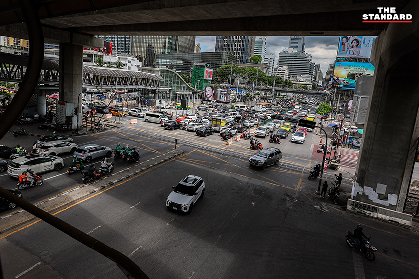สภาพการจราจรบริเวณจุดตัดรถไฟอโศก-ดินแดง หลังเหตุรถไฟชนรถเมล์ 1 วัน 10