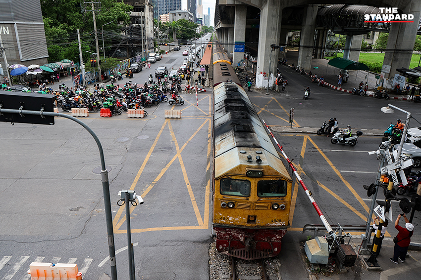 สภาพการจราจรบริเวณจุดตัดรถไฟอโศก-ดินแดง หลังเหตุรถไฟชนรถเมล์ 1 วัน 12