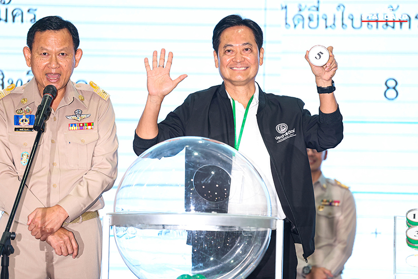 ผู้สมัครผู้ว่าราชการกรุงเทพมหานครจับสลากหมายเลขประจำตัว 3