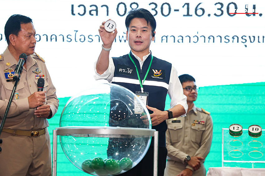 ผู้สมัครผู้ว่าราชการกรุงเทพมหานครจับสลากหมายเลขประจำตัว 7