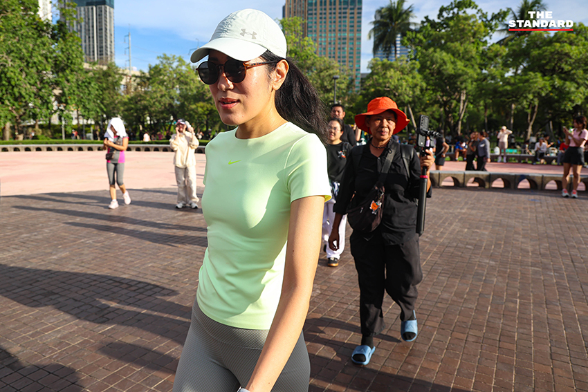 ชัชชาติ สิทธิพันธุ์ และ ชัยวัฒน์ สถาวรวิจิตร พบปะกันในงาน ‘มักม่วน หน้าฮ้าน กลางเมือง’ ที่สวนจตุจักร 7