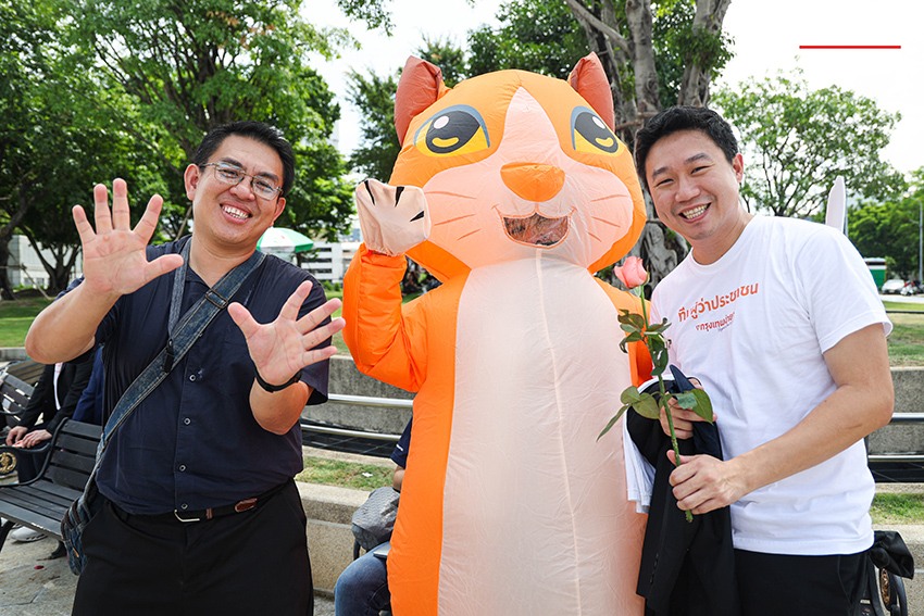 ภาพบรรยากาศการรับสมัครผู้ว่าฯ กทม. วันแรก ที่อาคารไอราวัตพัฒนา ศาลาว่าการกรุงเทพมหานคร 2 ดินแดง 9