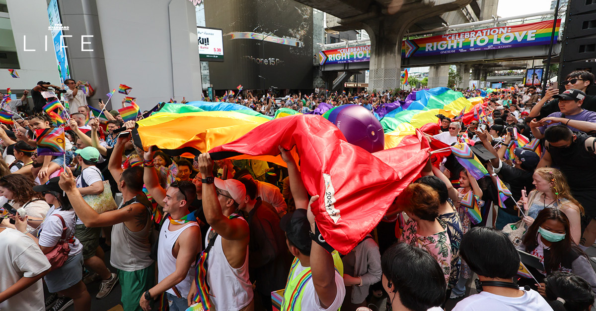 ภาพบรรยากาศขบวนพาเหรด Bangkok Pride 2026 ที่จะเนรมิตถนนสีลมเป็นสีรุ้ง พร้อมการแสดงหมอลำ