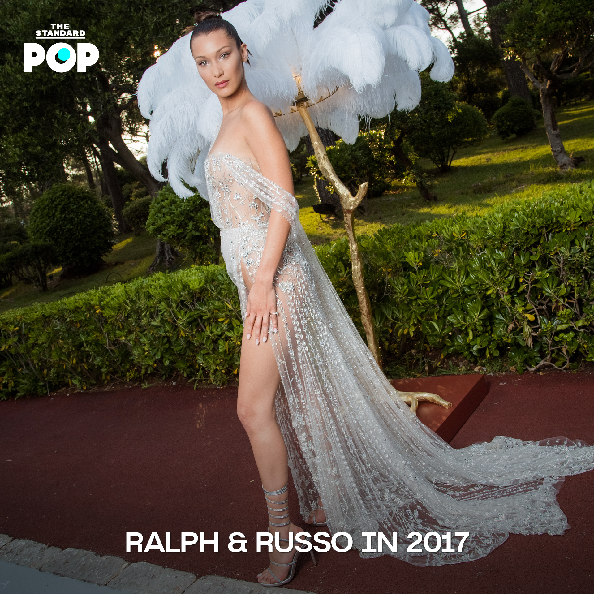 ภาพ Bella Hadid ในชุดเดรสไอคอนิกบนพรมแดงเทศกาลหนังเมืองคานส์ 2