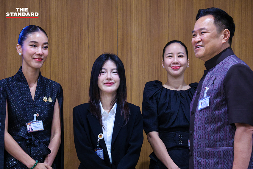 อนุทิน ชาญวีรกูล หัวหน้าพรรคภูมิใจไทย พร้อมคณะ สส. ยื่นร่างแก้ไขรัฐธรรมนูญต่อประธานสภา 2