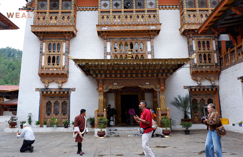 ทิวทัศน์อันงดงามของวัดทักซัง (วัดถ้ำเสือ) ในภูฏาน ตั้งตระหง่านอยู่บนหน้าผาสูง 8