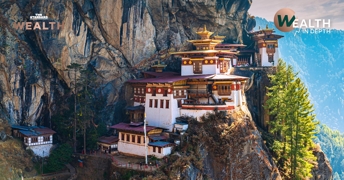 ทิวทัศน์อันงดงามของวัดทักซัง (วัดถ้ำเสือ) ในภูฏาน ตั้งตระหง่านอยู่บนหน้าผาสูง