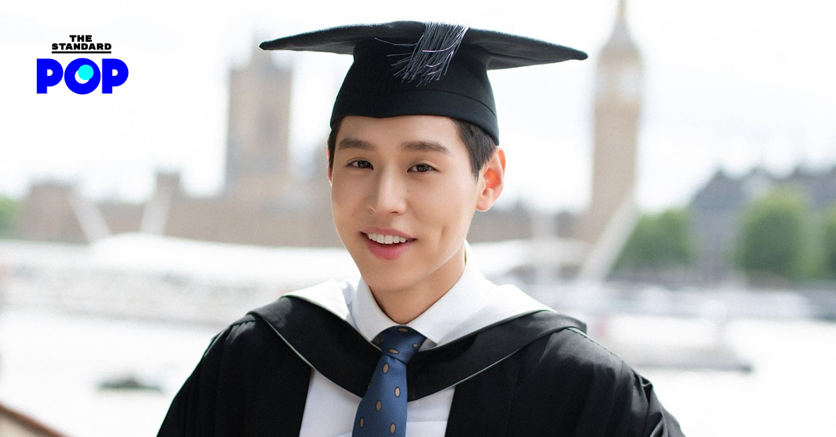 บิวกิ้น พุฒิพงศ์ ในชุดครุยรับปริญญาโทที่ลอนดอน