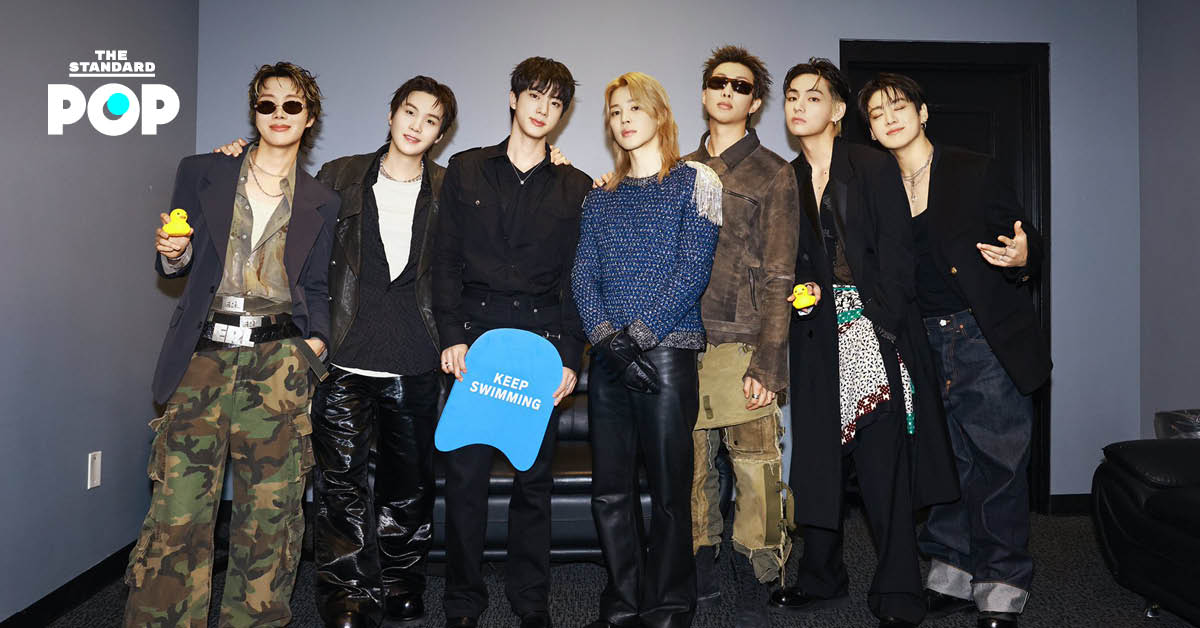 ภาพสมาชิกวง BTS กำลังพูดคุยกัน