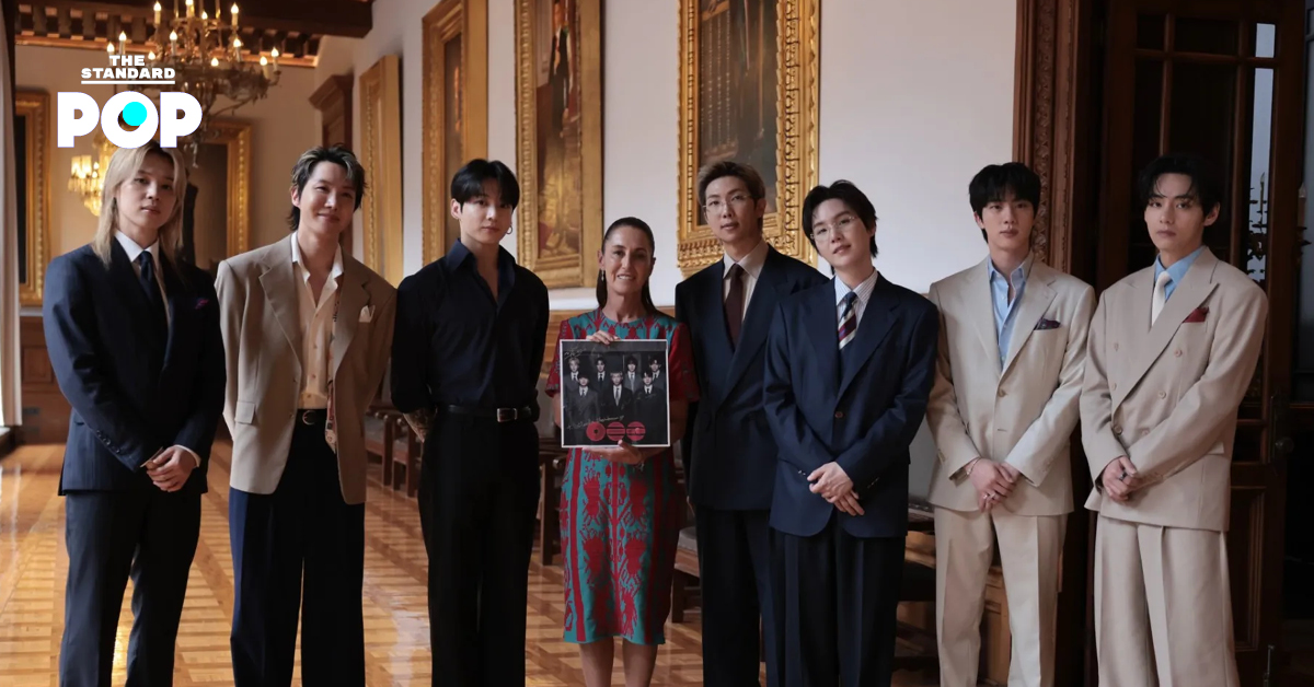 BTS ทักทายแฟนเพลง ARMY ที่จัตุรัส Zócalo หลังพบปะประธานาธิบดีเม็กซิโก
