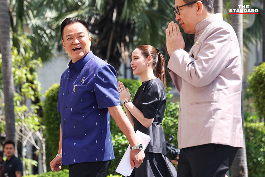 ภาพถ่ายนายกฯ อนุทิน ชาญวีรกูล เป็นประธานการประชุมคณะรัฐมนตรี พิจารณาวาระสำคัญ อาทิ พ.ร.ก.กู้เงิน 4 แสนล้าน และรายงานแลนด์บริดจ์ 1
