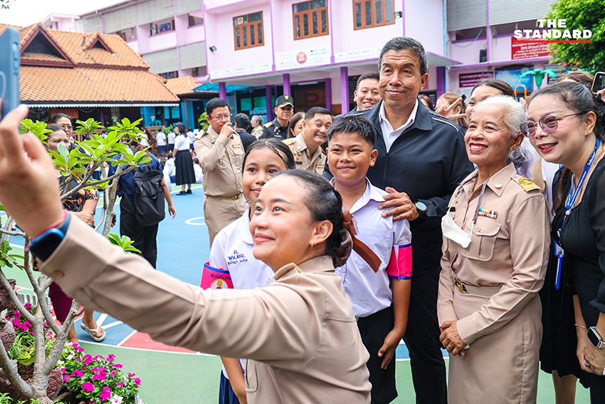 ชัชชาติ สิทธิพันธุ์ ผู้ว่าฯ กทม. ปฏิบัติภารกิจวันสุดท้ายก่อนยื่นลาออก มีผล 17.00 น. 4