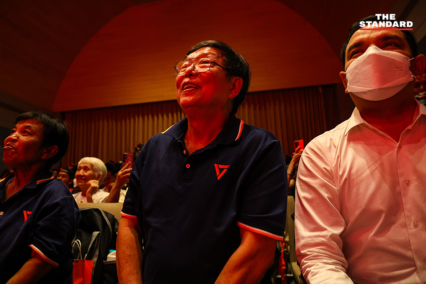 ชัยวัฒน์ สถาวรวิจิตร แคนดิเดตผู้ว่าฯ กทม. พรรคประชาชน แถลงวิสัยทัศน์พร้อมทีมงาน 8
