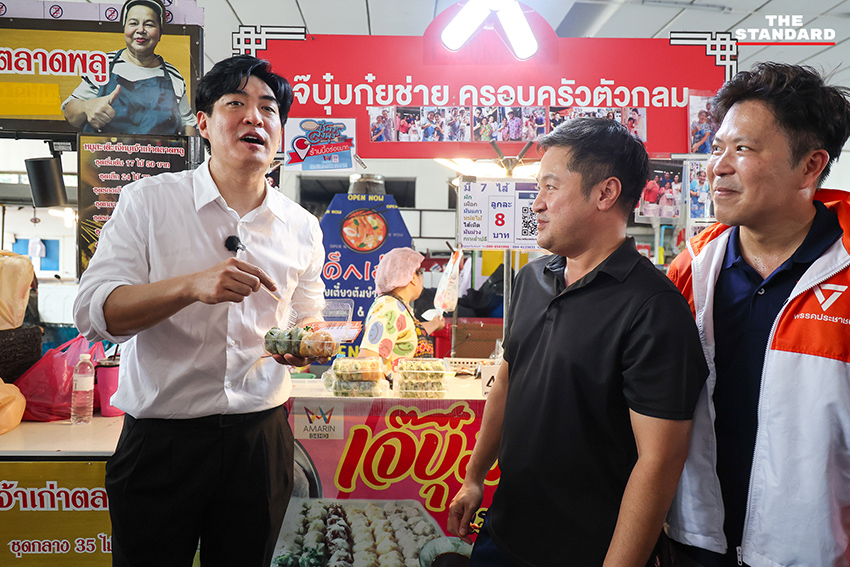 โจ-ชัยวัฒน์ สถาวรวิจิตร ผู้เสนอตัวเป็นแคนดิเดตผู้ว่าฯ กทม. ลงพื้นที่ตลาดพลู พบปะพ่อค้าแม่ค้า 1