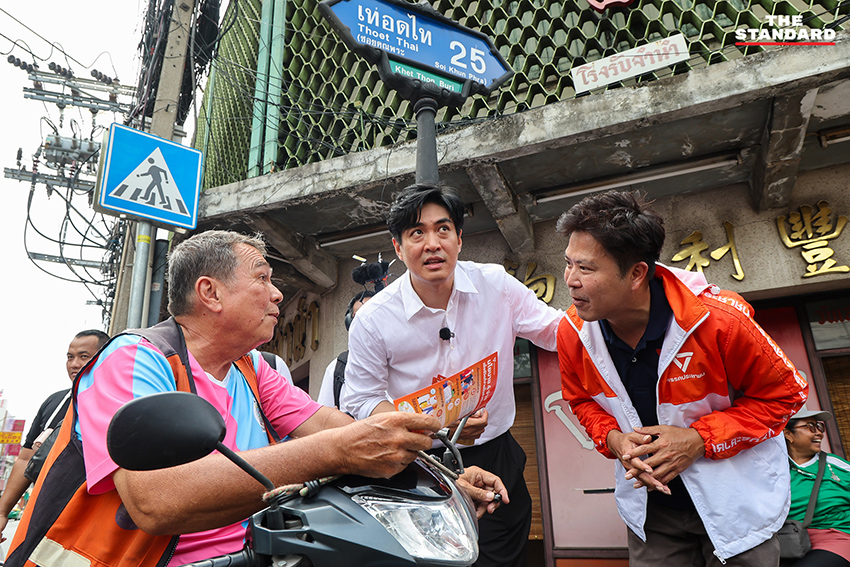 โจ-ชัยวัฒน์ สถาวรวิจิตร ผู้เสนอตัวเป็นแคนดิเดตผู้ว่าฯ กทม. ลงพื้นที่ตลาดพลู พบปะพ่อค้าแม่ค้า 3