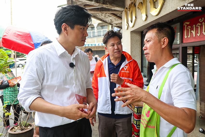 โจ-ชัยวัฒน์ สถาวรวิจิตร ผู้เสนอตัวเป็นแคนดิเดตผู้ว่าฯ กทม. ลงพื้นที่ตลาดพลู พบปะพ่อค้าแม่ค้า 9