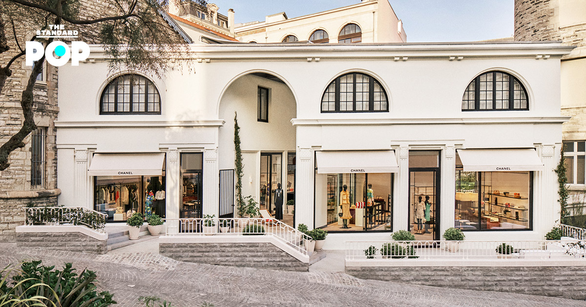 ภาพบูติกชั่วคราวของ CHANEL ณ เมืองบียาริตส์ ประเทศฝรั่งเศส ที่ออกแบบสไตล์ Art Deco