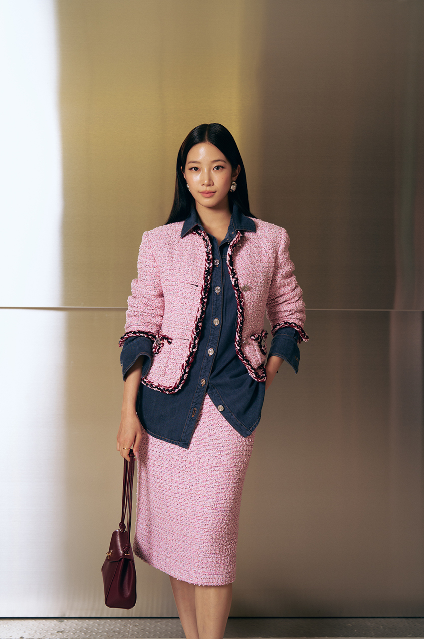 นางแบบสวมชุดจากคอลเล็กชัน CHANEL Métiers d'art 2026 ในงานแฟชั่นโชว์ที่กรุงโซล 12
