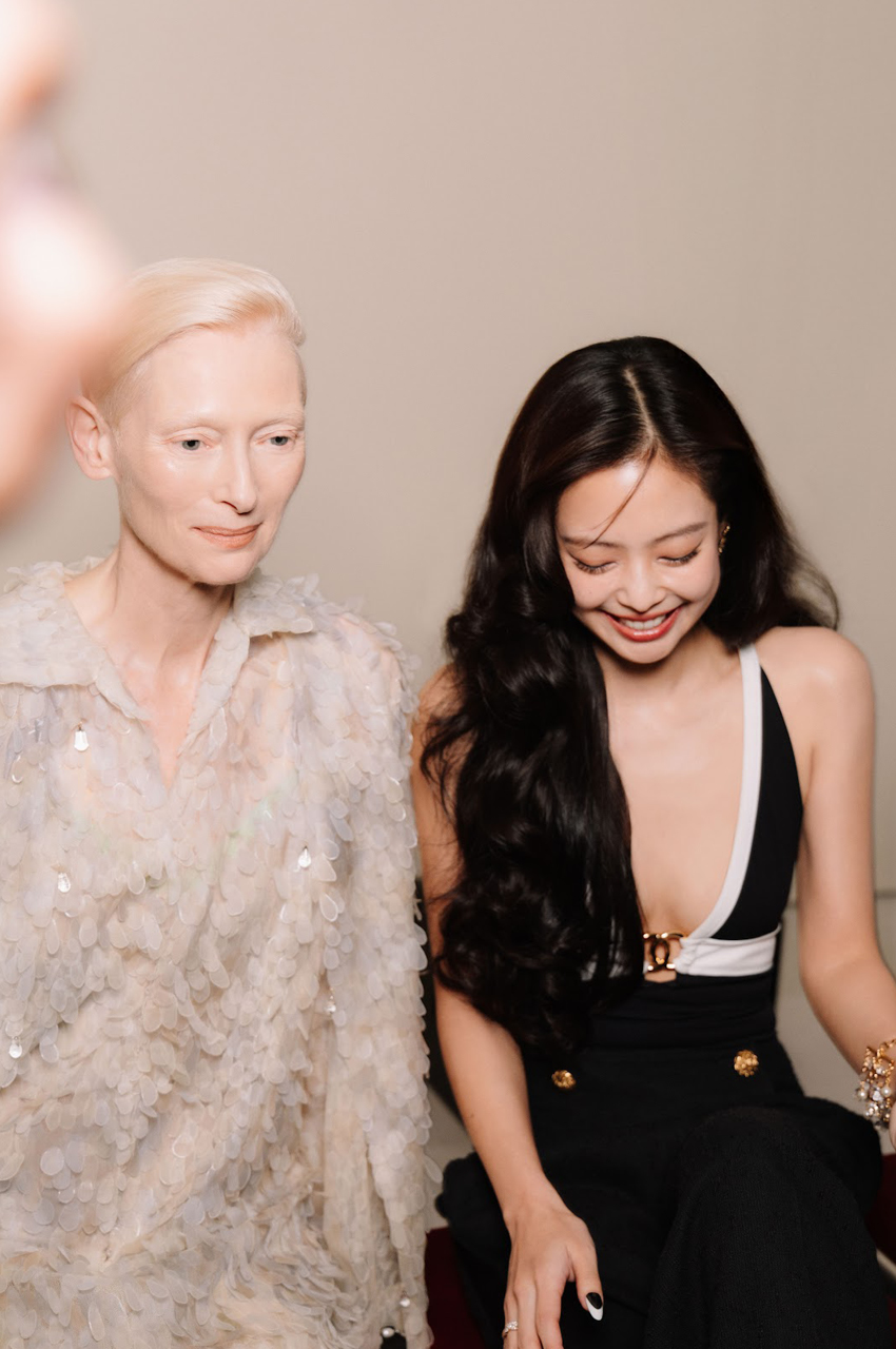 นางแบบสวมชุดจากคอลเล็กชัน CHANEL Métiers d'art 2026 ในงานแฟชั่นโชว์ที่กรุงโซล 2
