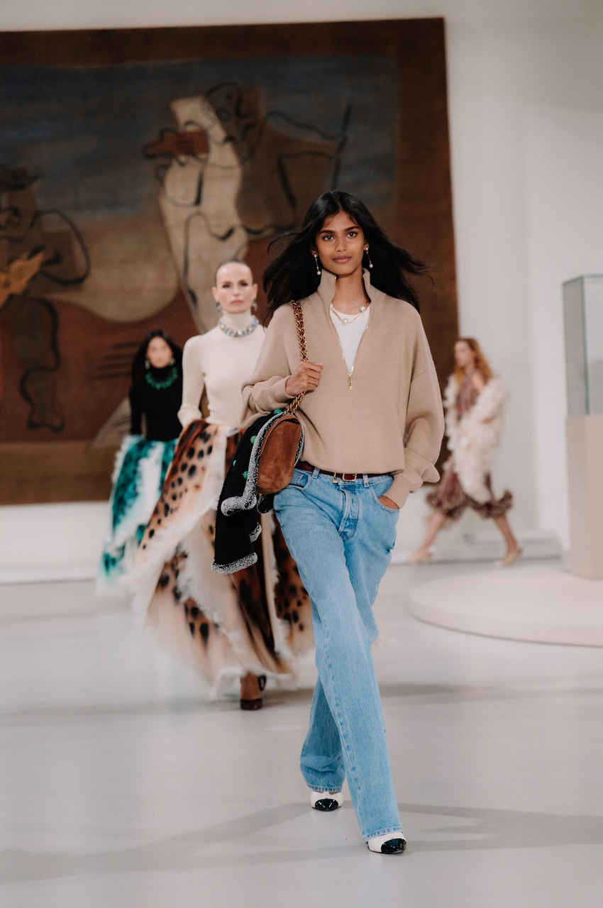นางแบบสวมชุดจากคอลเล็กชัน CHANEL Métiers d'art 2026 ในงานแฟชั่นโชว์ที่กรุงโซล 4