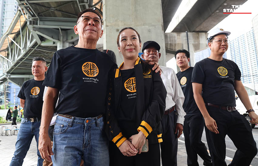 พล.ต.ท. ชาญเทพ เสสะเวช และ พล.อ.รังษี กิติญาณทรัพย์ แถลงข่าวเปิดตัวผู้สมัครผู้ว่าฯ กทม. 2