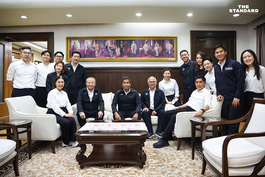 ชัชชาติ สิทธิพันธุ์ ผู้ว่าฯ กทม. กล่าวอำลาและขอบคุณประชาชนพร้อมปั่นจักรยานออกจากศาลาว่าการกรุงเทพมหานคร 1