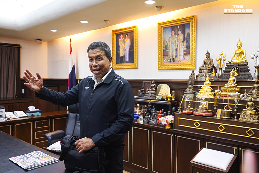 ชัชชาติ สิทธิพันธุ์ ผู้ว่าฯ กทม. กล่าวอำลาและขอบคุณประชาชนพร้อมปั่นจักรยานออกจากศาลาว่าการกรุงเทพมหานคร 6