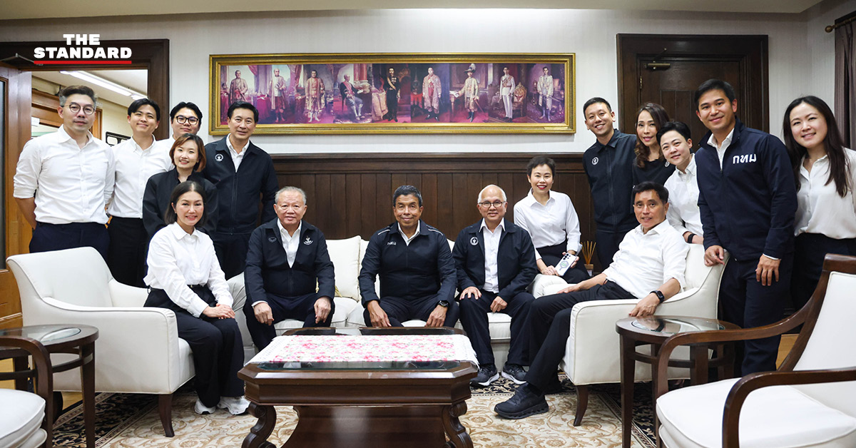 ชัชชาติ สิทธิพันธุ์ ผู้ว่าฯ กทม. กล่าวอำลาและขอบคุณประชาชนพร้อมปั่นจักรยานออกจากศาลาว่าการกรุงเทพมหานคร