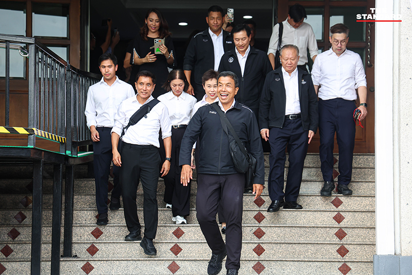 ชัชชาติ สิทธิพันธุ์ แถลงข่าวลาออกจากผู้ว่าฯ กทม. 8