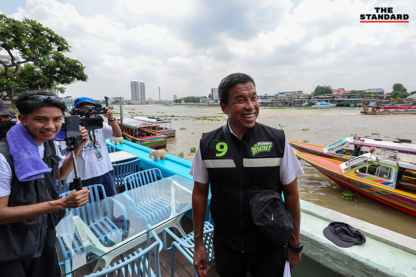 ชัชชาติ สิทธิพันธุ์ ผู้สมัครผู้ว่าฯ กทม. ลงพื้นที่หาเสียงพบปะประชาชนในตลาดวังหลัง ฝั่งธนบุรี 12