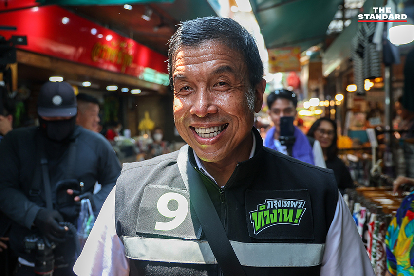ชัชชาติ สิทธิพันธุ์ ผู้สมัครผู้ว่าฯ กทม. ลงพื้นที่หาเสียงพบปะประชาชนในตลาดวังหลัง ฝั่งธนบุรี 7