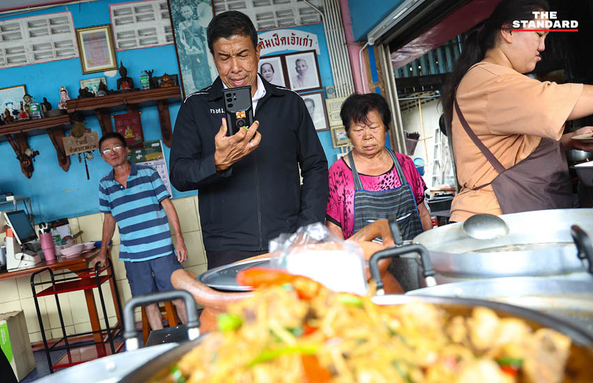 ชัชชาติ สิทธิพันธุ์ และทีมผู้บริหาร กทม. ร่วมรับประทานอาหารมื้อสุดท้ายที่ร้านข้าวต้มเป็ด เป็ดอ้วน ก่อนอำลาตำแหน่ง 3