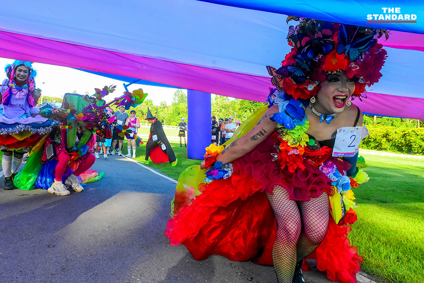 ผู้เข้าร่วมงาน Chiang Mai Pride 2026 เดิน-วิ่งในกิจกรรม 'Run for Gender Recognition Act' เพื่อสนับสนุนร่างกฎหมายรับรองอัตลักษณ์ทางเพศ 10