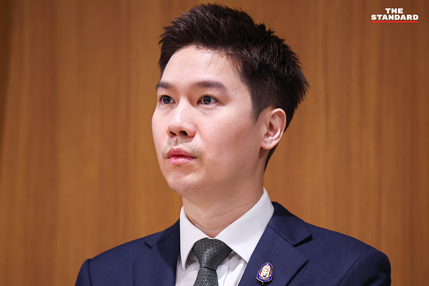 กลุ่ม คปท. ยื่นหนังสือเรียกร้องต่อ สส. ฝ่ายค้านที่อาคารรัฐสภา 6