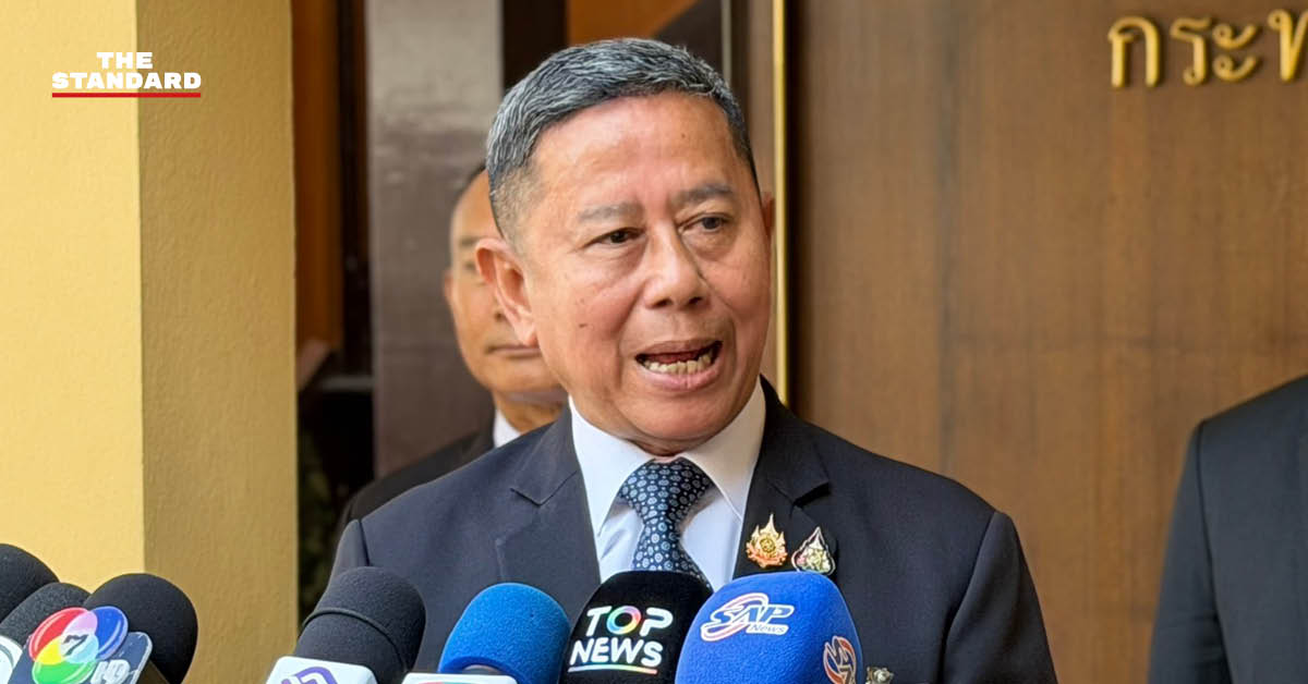 พล.ท. อดุลย์ บุญธรรมเจริญ รัฐมนตรีว่าการกระทรวงกลาโหม ขณะมอบนโยบาย