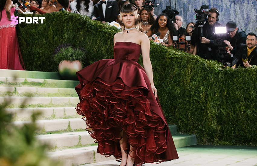 Eileen Gu และ Alysa Liu สองนักกีฬาโอลิมปิก ในชุดดีไซน์ล้ำสมัยบนพรมแดง Met Gala 2026 1