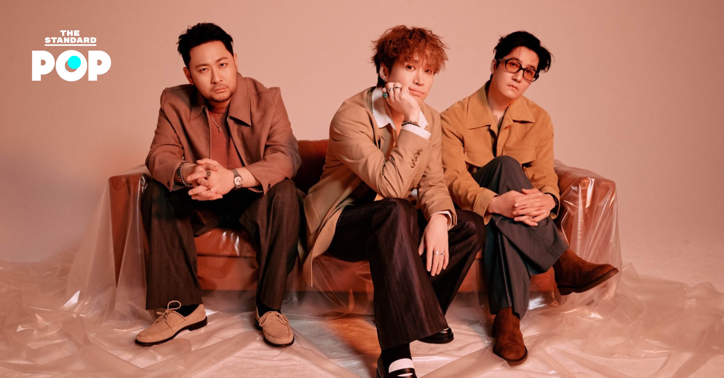 ภาพโปสเตอร์งานแฟนมีตติ้ง Epik High ในชุดนักเรียน
