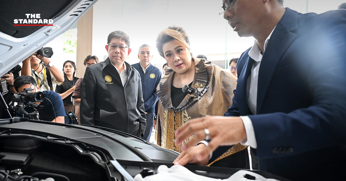 รัฐมนตรี ศุภมาส อิศรภักดี ตรวจเยี่ยมโชว์รูมรถยนต์ไฟฟ้า BYD เพื่อกำชับเรื่องฉลากระยะทางวิ่ง