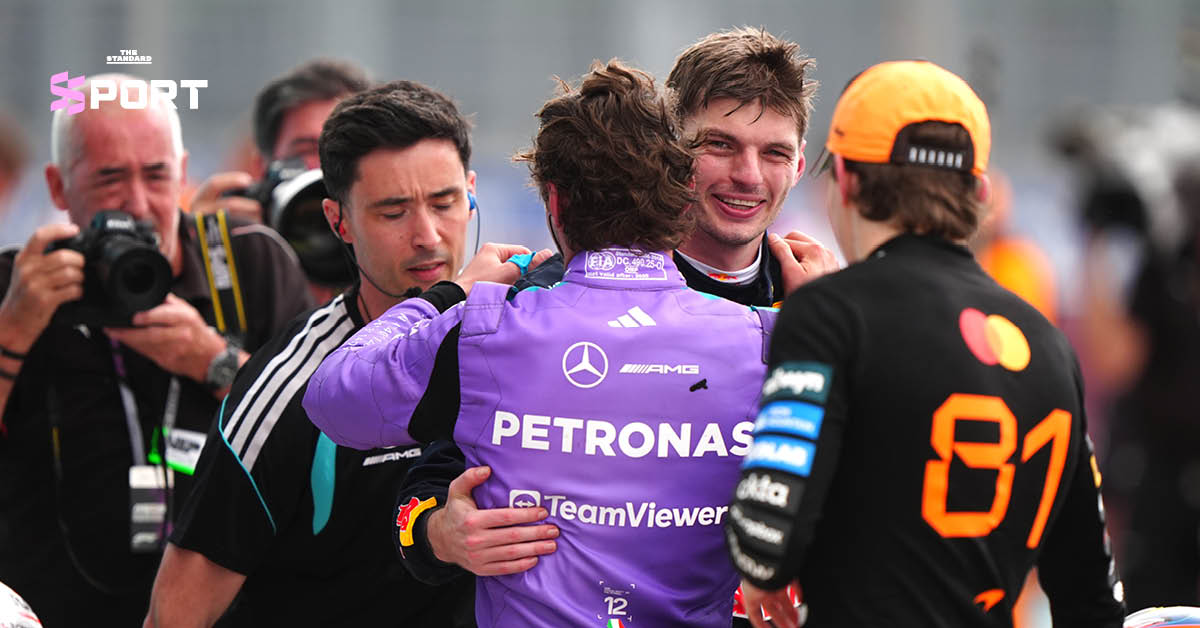 รถแข่ง F1 กำลังขับเคี่ยวกันอย่างดุเดือดในสนามแข่งไมอามี กรังด์ปรีซ์