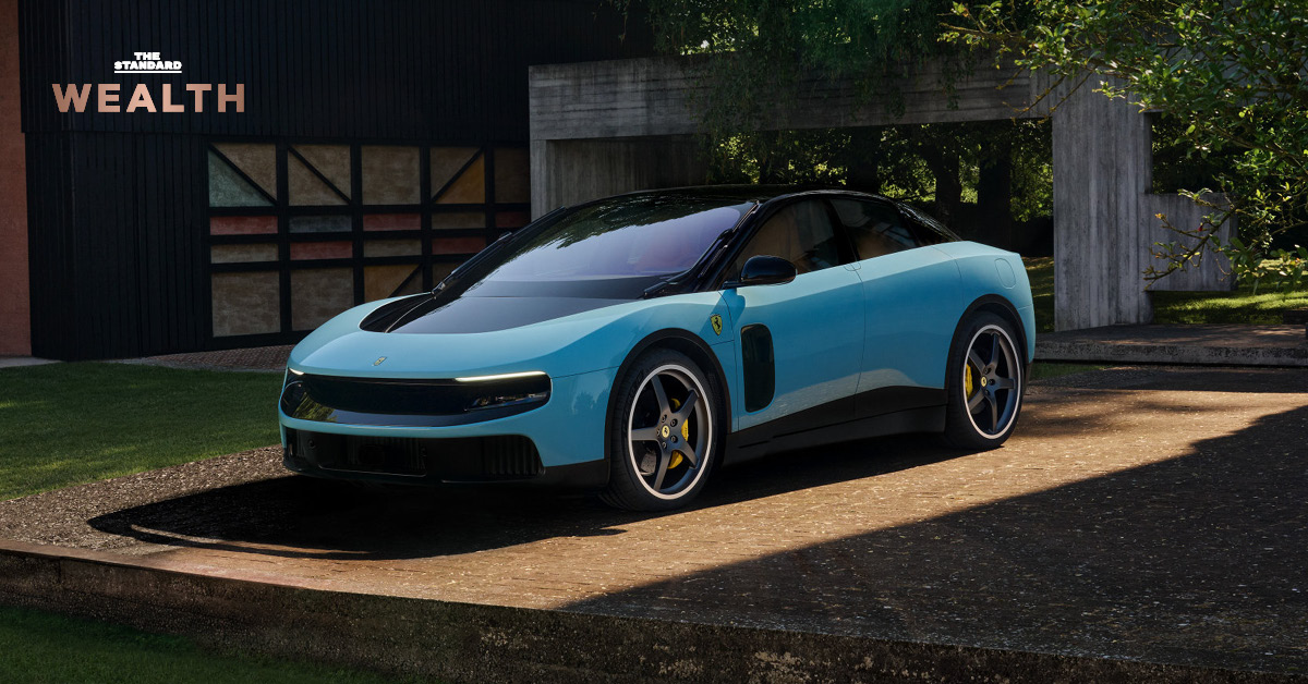 ภาพรถยนต์ไฟฟ้า Ferrari Luce สีแดง