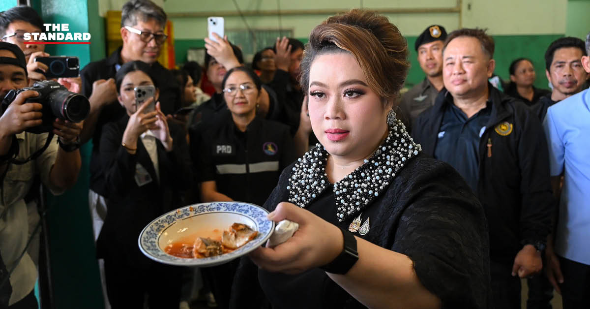 รัฐมนตรี ศุภมาส อิศรภักดี กำลังสั่งการตรวจสอบโรงงานผลิตปลากระป๋อง