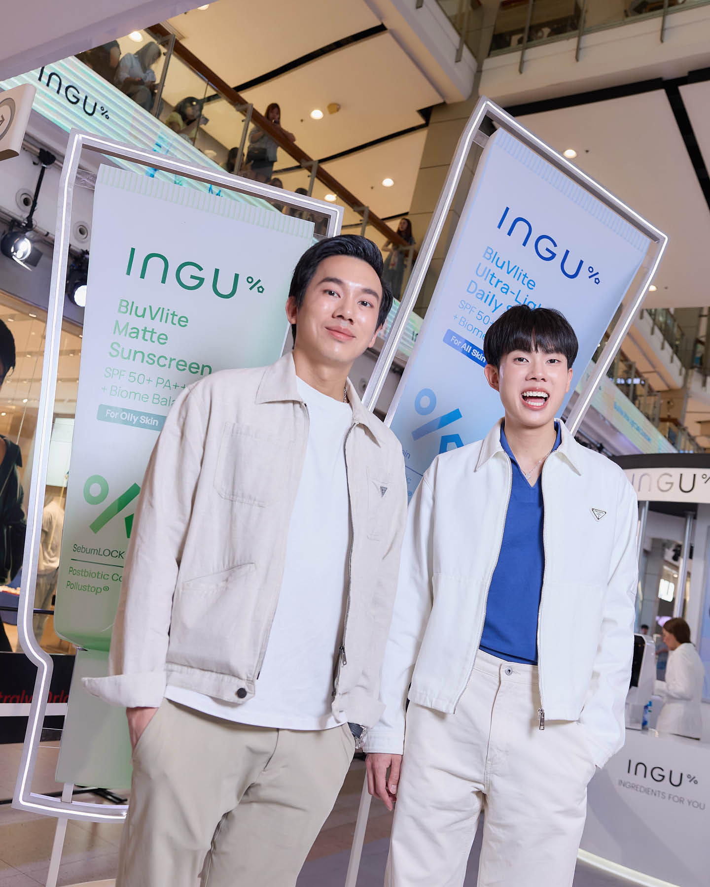 เอส ศุภ พรีเซนเตอร์ INGU ถือกันแดด INGU BluVlite Sunscreen ในงานเปิดตัว 2